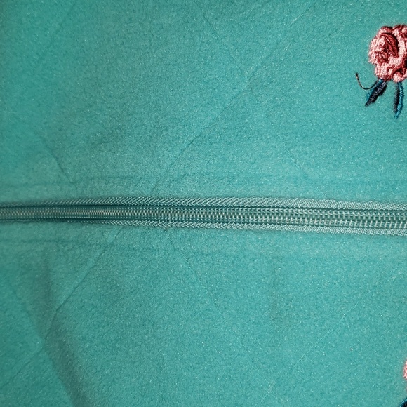 (2X) Carroll Reed Fleece Floral Embroidered Vest Rose Design Cozy Athleisure - Picture 9 of 9